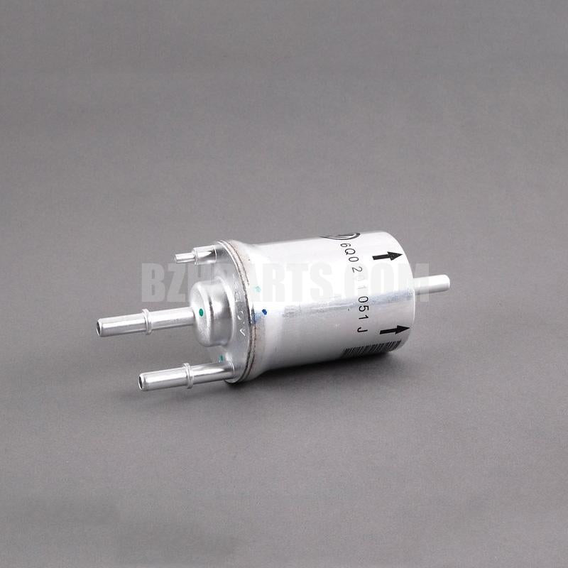 MAHLE 燃料フィルター KL 756 はフォルクスワーゲン ポロ サジター/6Q0201511/6Q0201621/6Q0201051B/6Q0201051C/6Q0201051A/180201511/6Q0201051J/6Q0201051H/6Q に適合します。