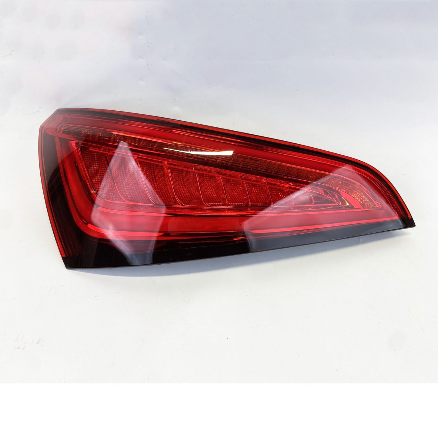 LINK-LOCK Taillight Assembly / 8R0945093C