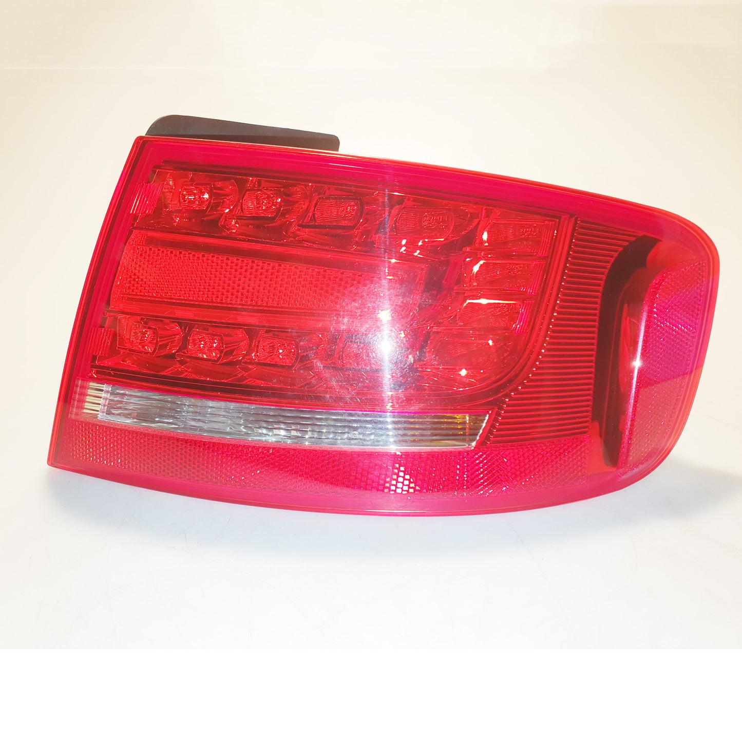 LINK-LOCK Taillight Assembly / 8K5945096B