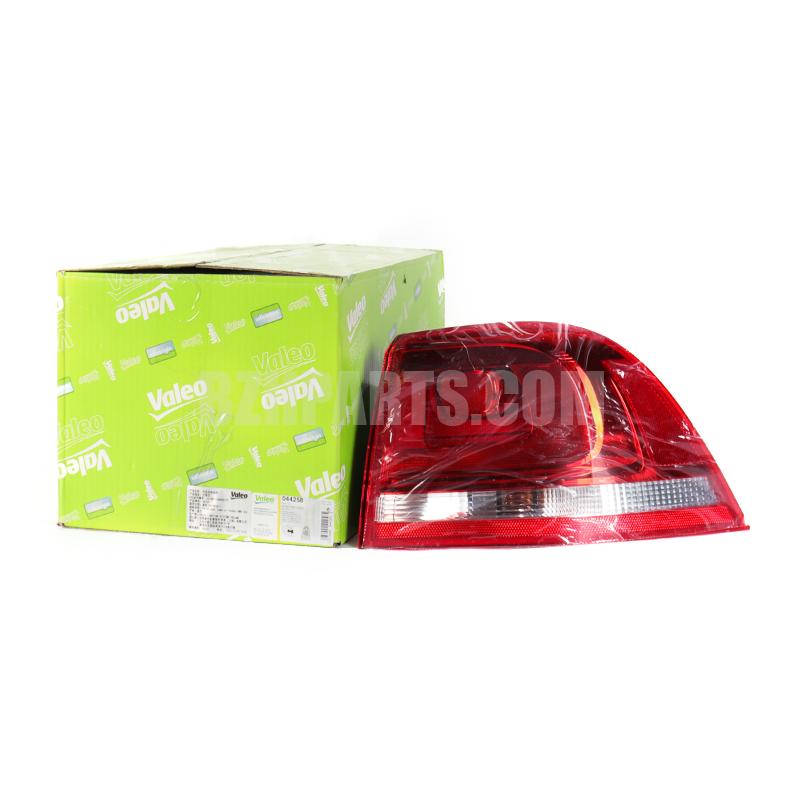 VALEO Right outer tail light 44258 Touareg/2010/04 fitted For 7P6095096